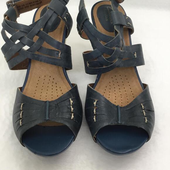 Clarks Artisan Strappy Sandals Blue Leather Wedge Sz 8.5 - Picture 3 of 7